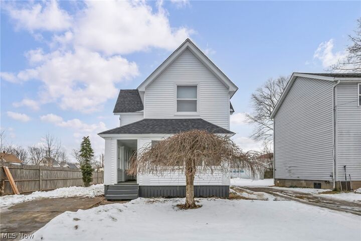 Property Photo:  507 W 20th  OH 44052 