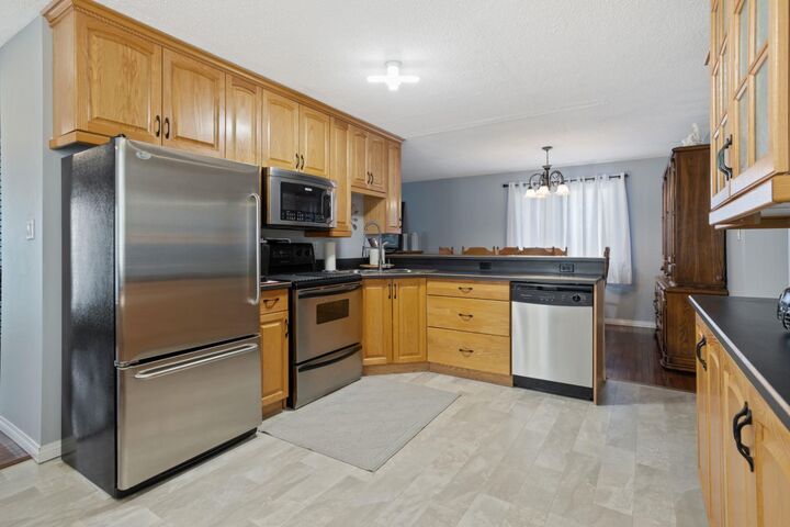 Property Photo:  5223 42 Street  AB T4V 1A7 