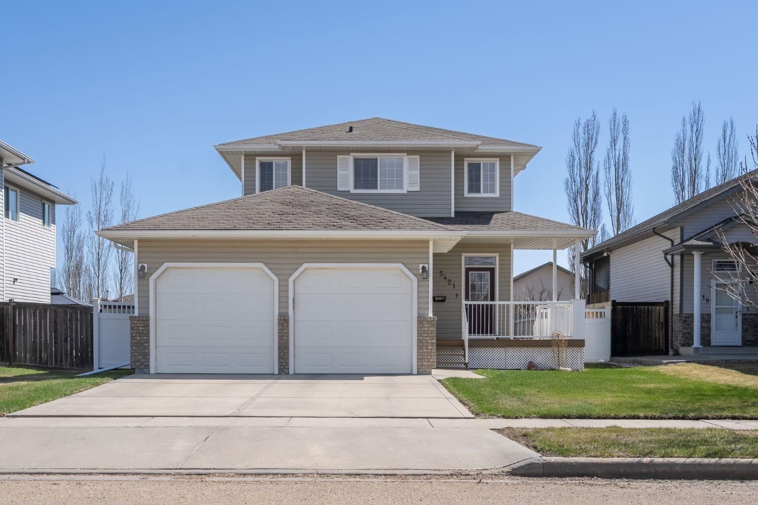 Property Photo:  5421 60 Street  AB T4V 4G9 