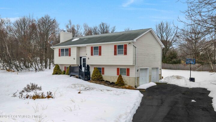 Property Photo:  2083 Sun Valley Drive  PA 18610 