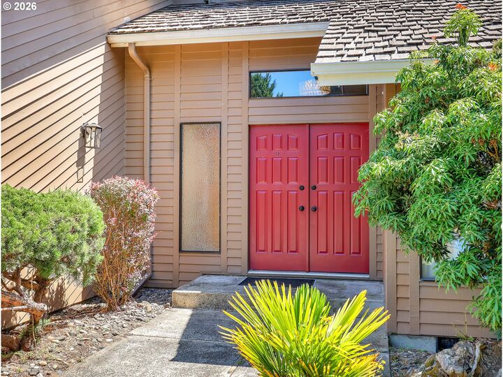 Property Photo:  90517 Birdie Dr  OR 97146 