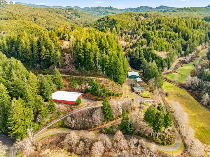 Property Photo: 7470 Maple Creek Rd OR 97493