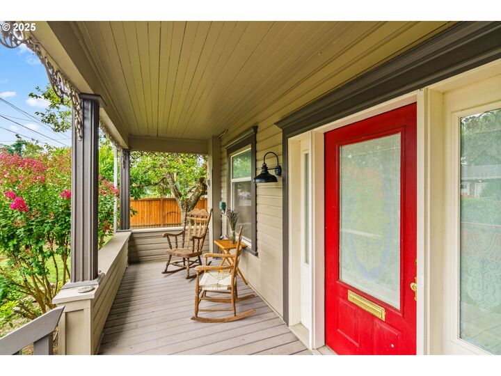 Property Photo:  409 N 8th St  OR 97424 