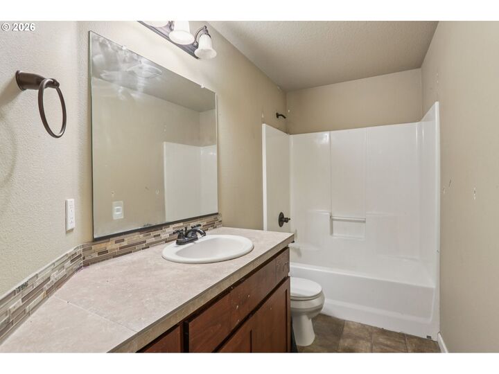 Property Photo:  2608 Princeton Pl  OR 97116 