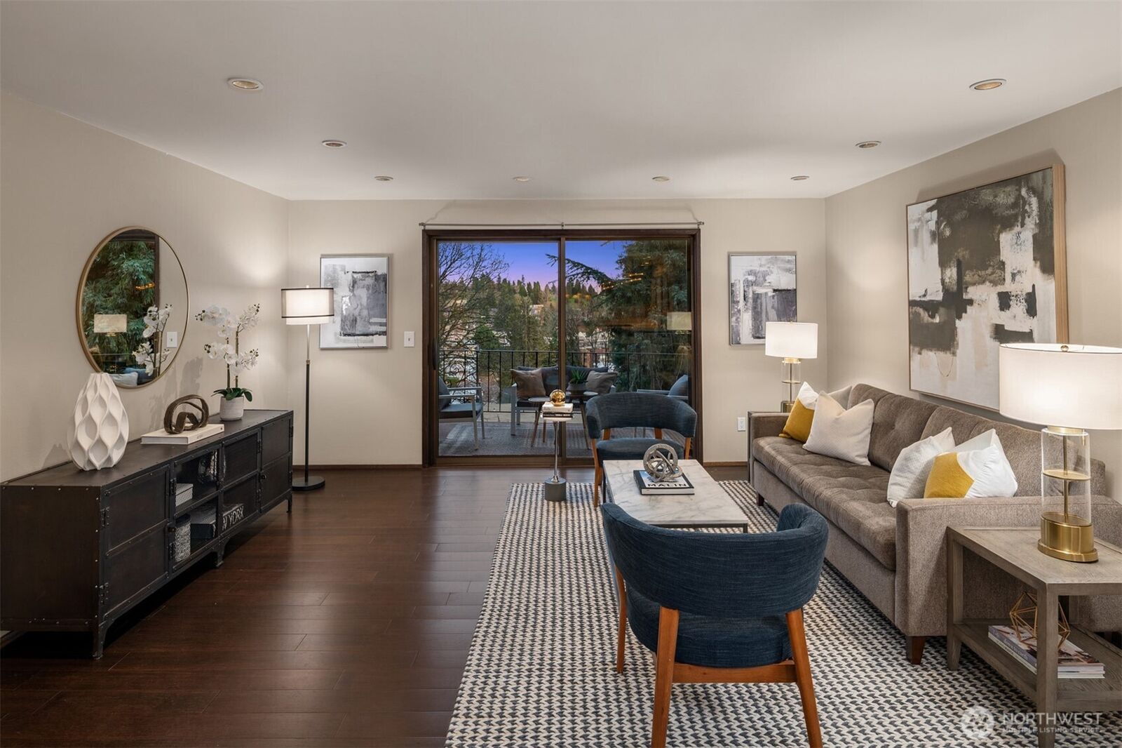 Property Photo:  5220  21st Avenue NE 2  WA 98105 