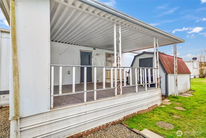 Property Photo:  16600  25th Avenue NE 71  WA 98271 