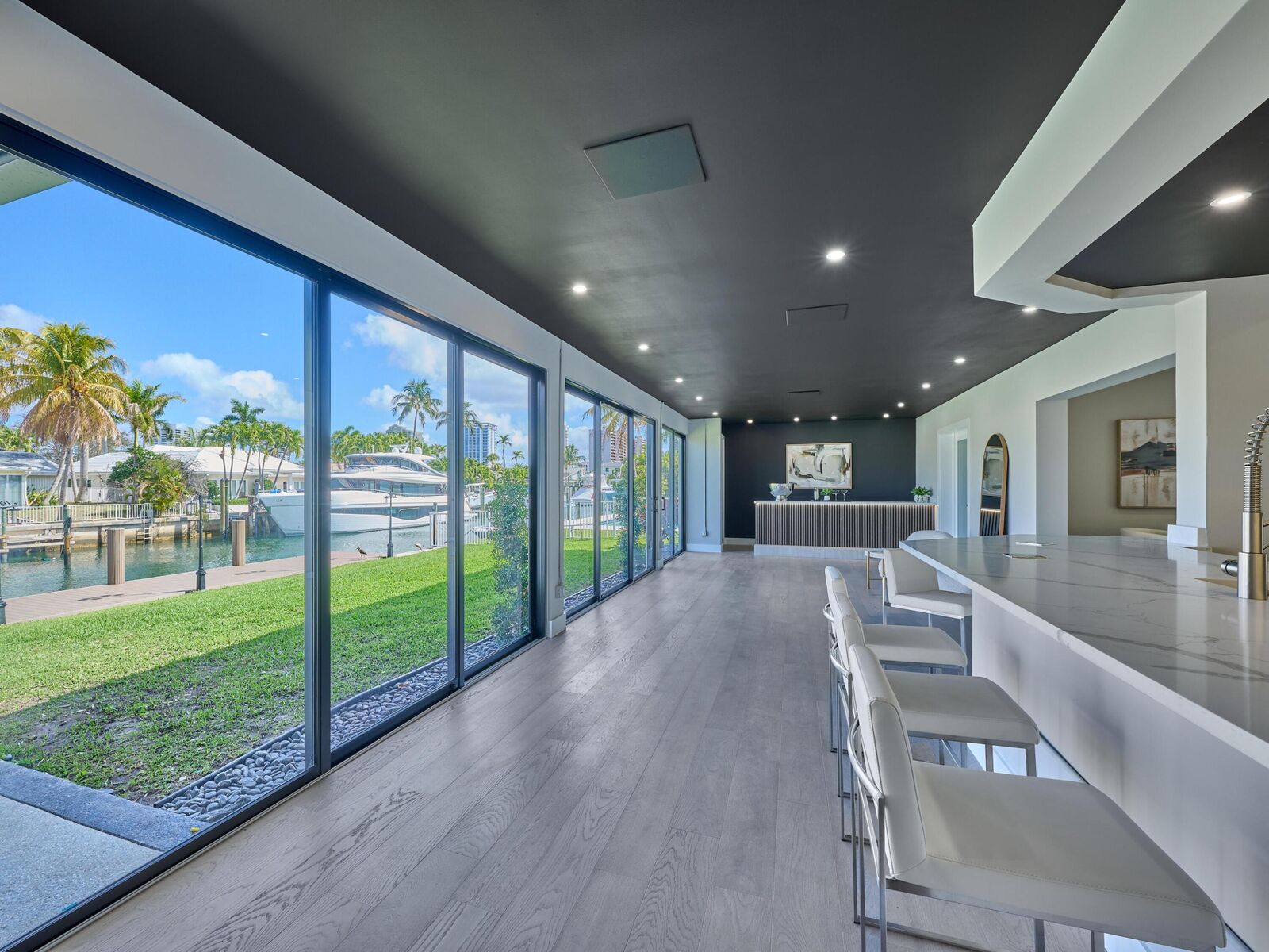 Property Photo:  1170 Fairview Lane  FL 33404 
