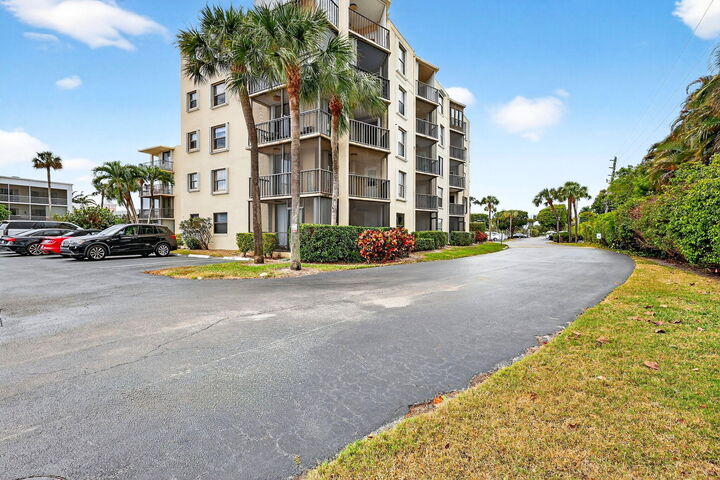 Property Photo: 890 N Federal Highway 403 FL 33462