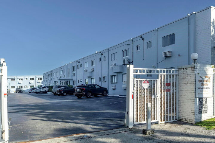 Property Photo:  2700 NE 135th Street 31  FL 33181 