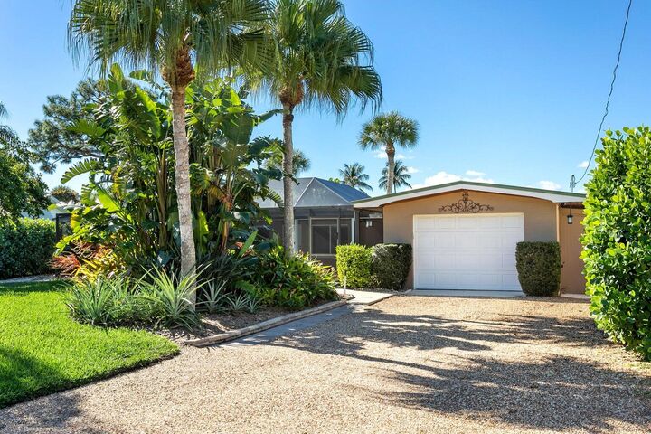 Property Photo:  1282 SW Pelican Crescent  FL 34990 