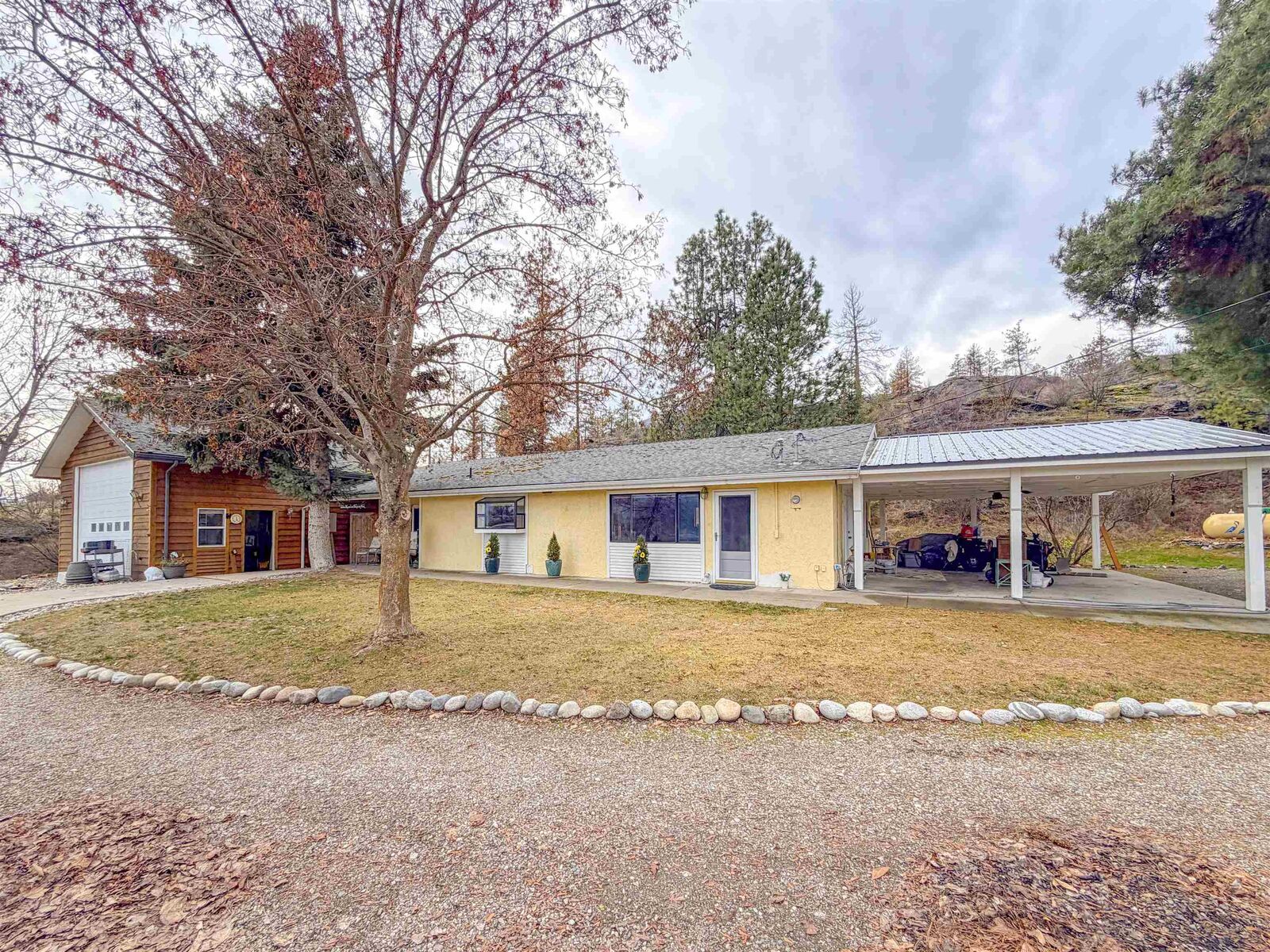 Property Photo:  41 Eagle Ln  WA 99141 