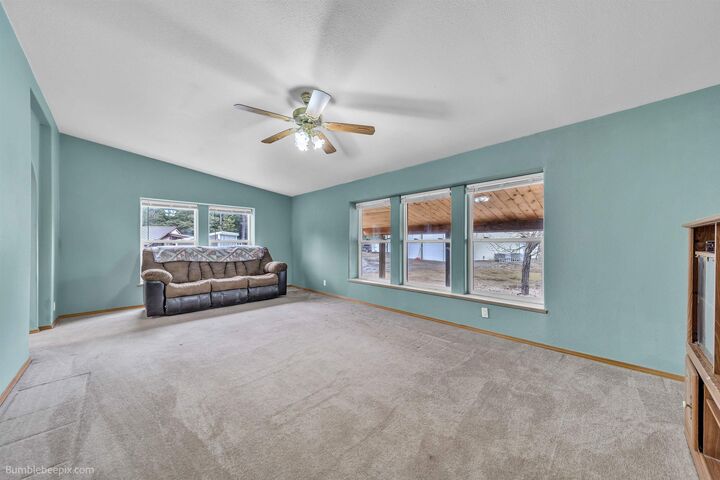 Property Photo: 263 Fourspots Rd WA 99119