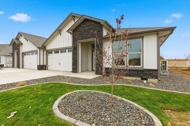 Property Photo:  1109 - Unit 22 N Country Club Dr 22  WA 99006 