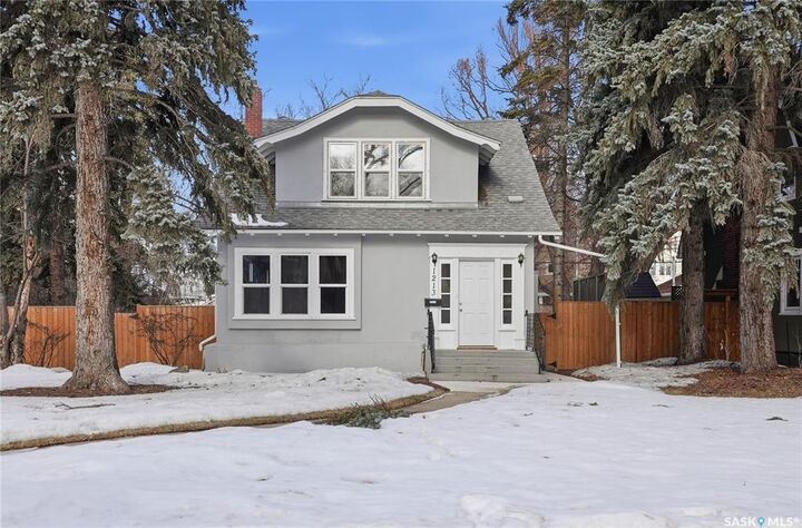 Property Photo:  1213 Elliott Street  SK S7N 0V5 