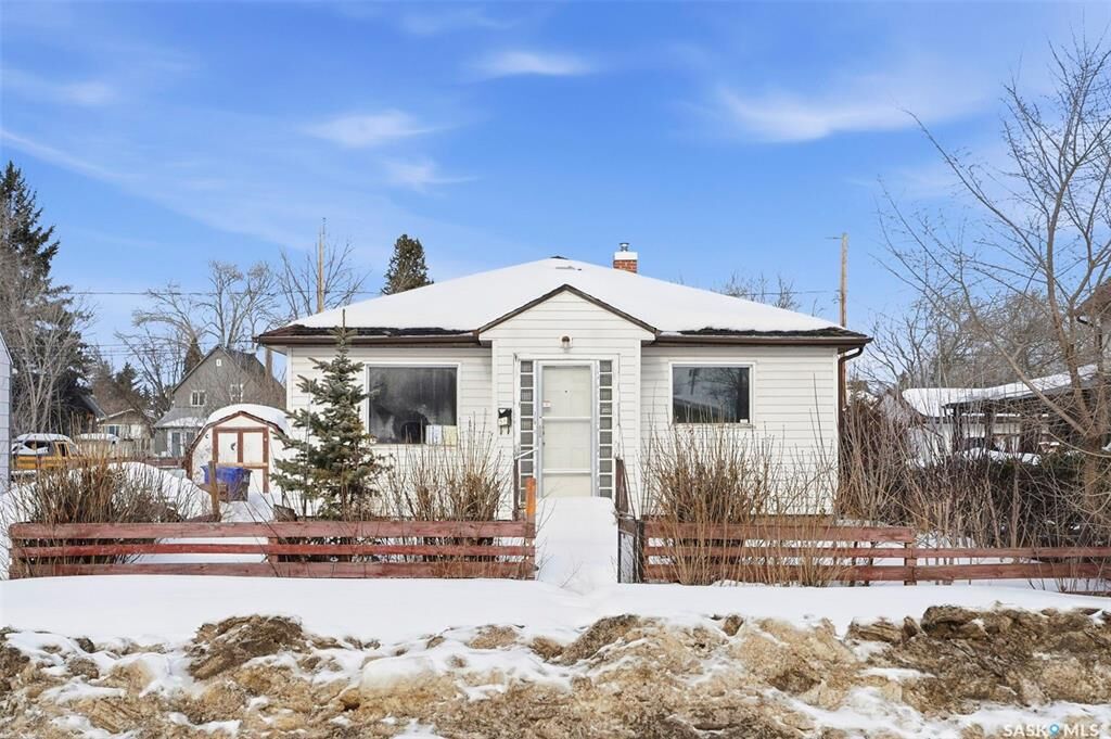 Property Photo: 584 7th Street E SK S6V 0S5