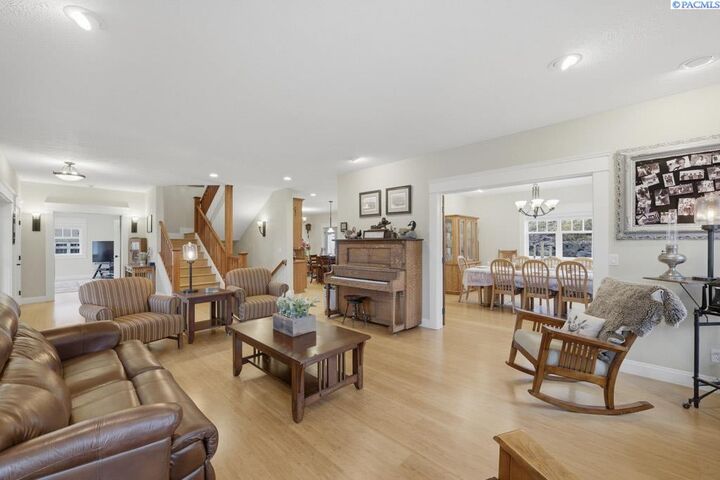 Property Photo:  1027 SW Ryan Ct  WA 99163 