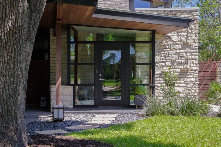 Property Photo: 2401 Jarratt Avenue TX 78703