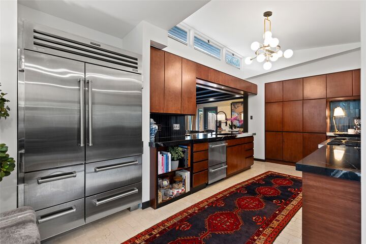 Property Photo:  2401 Jarratt Avenue  TX 78703 