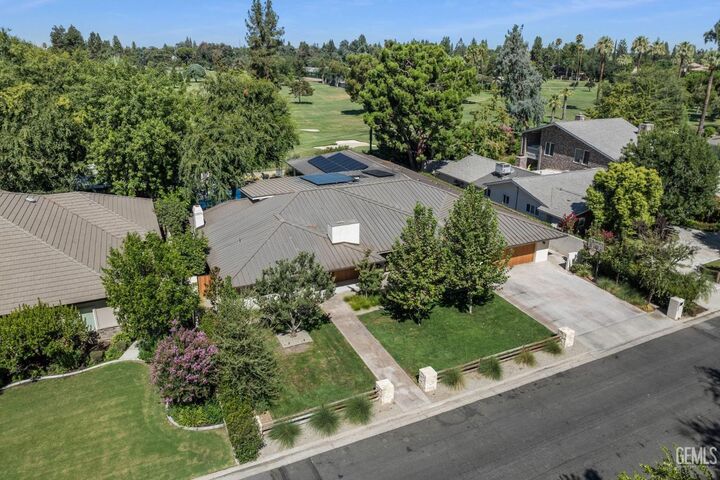 Property Photo:  1217 Tam O Shanter Drive  CA 93309 