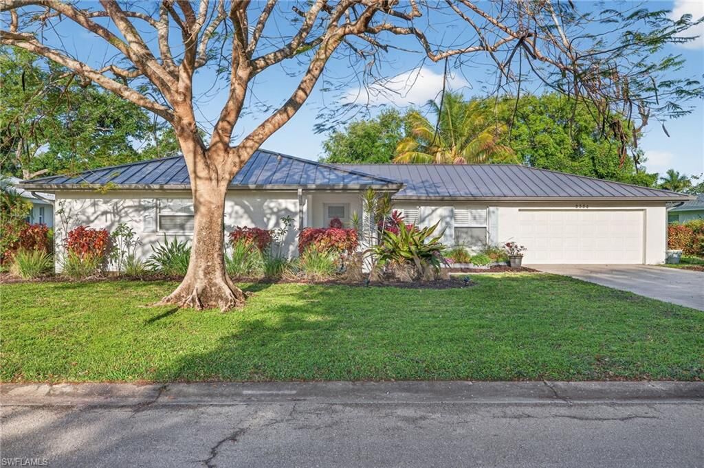 Property Photo:  5336 Chippendale Cir W  FL 33919 