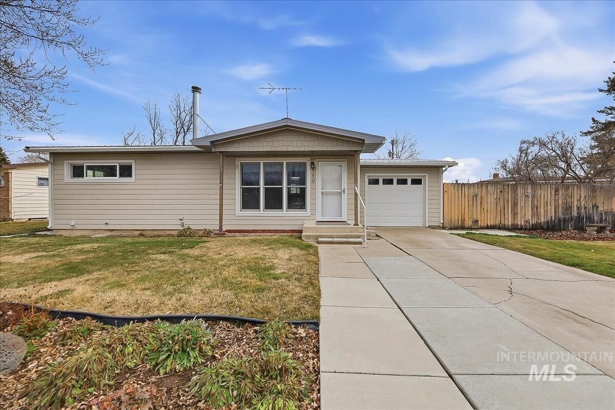 Property Photo: 110 Abbott Dr ID 83647