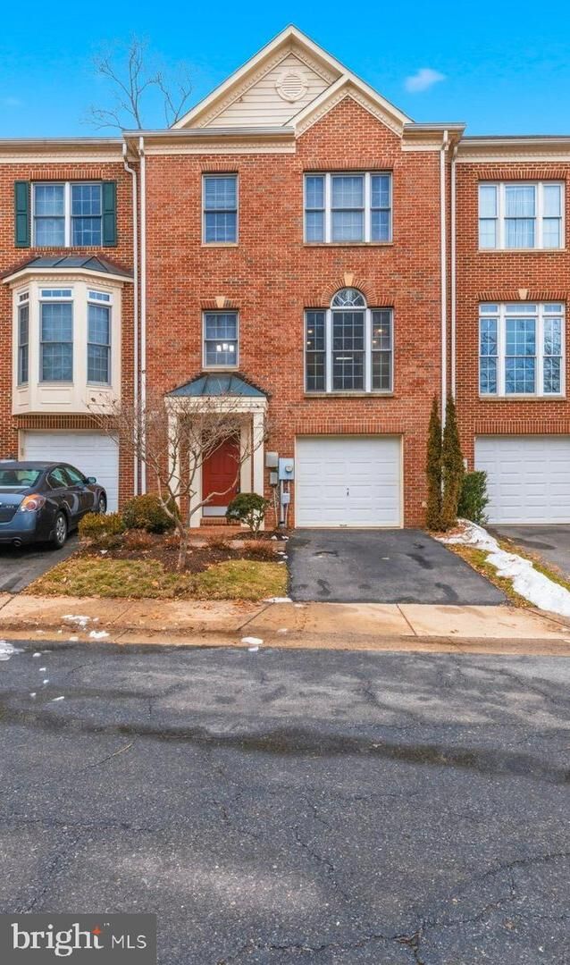 Property Photo:  133 Wootton Oaks Court  MD 20852 