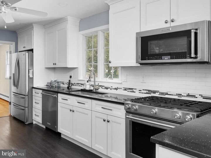 Property Photo:  11 Mountain View  NJ 08628 