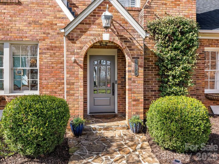 Property Photo: 3224 Selwyn Avenue NC 28209