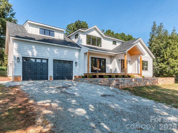 Property Photo: 4899 Moonlite Bay Drive NC 28673