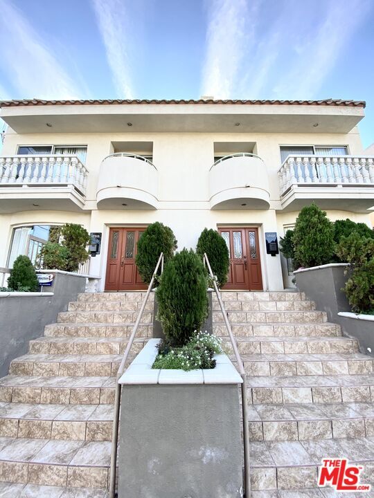 Property Photo:  12010 Texas Ave  CA 90025 