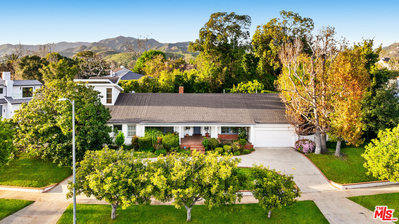 Property Photo:  13921 W Sunset Blvd  CA 90272 