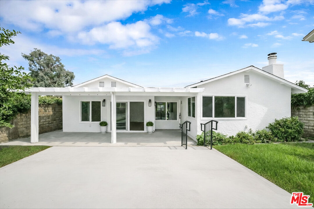 Property Photo:  914 N Evergreen St  CA 91505 