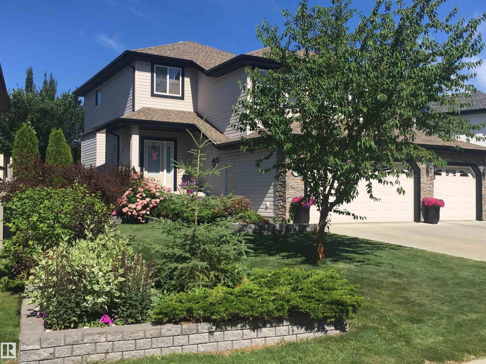 Property Photo:  7548 Speaker Wy NW  AB T6R 0P1 