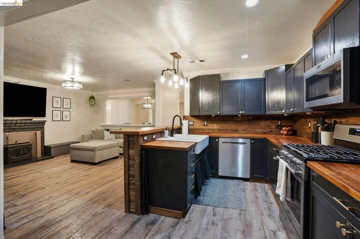 Property Photo:  23 Shasta Dr  CA 94571 