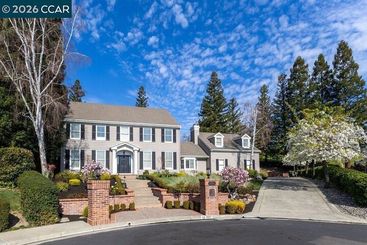 Property Photo:  10 Crownridge Dr  CA 94506 