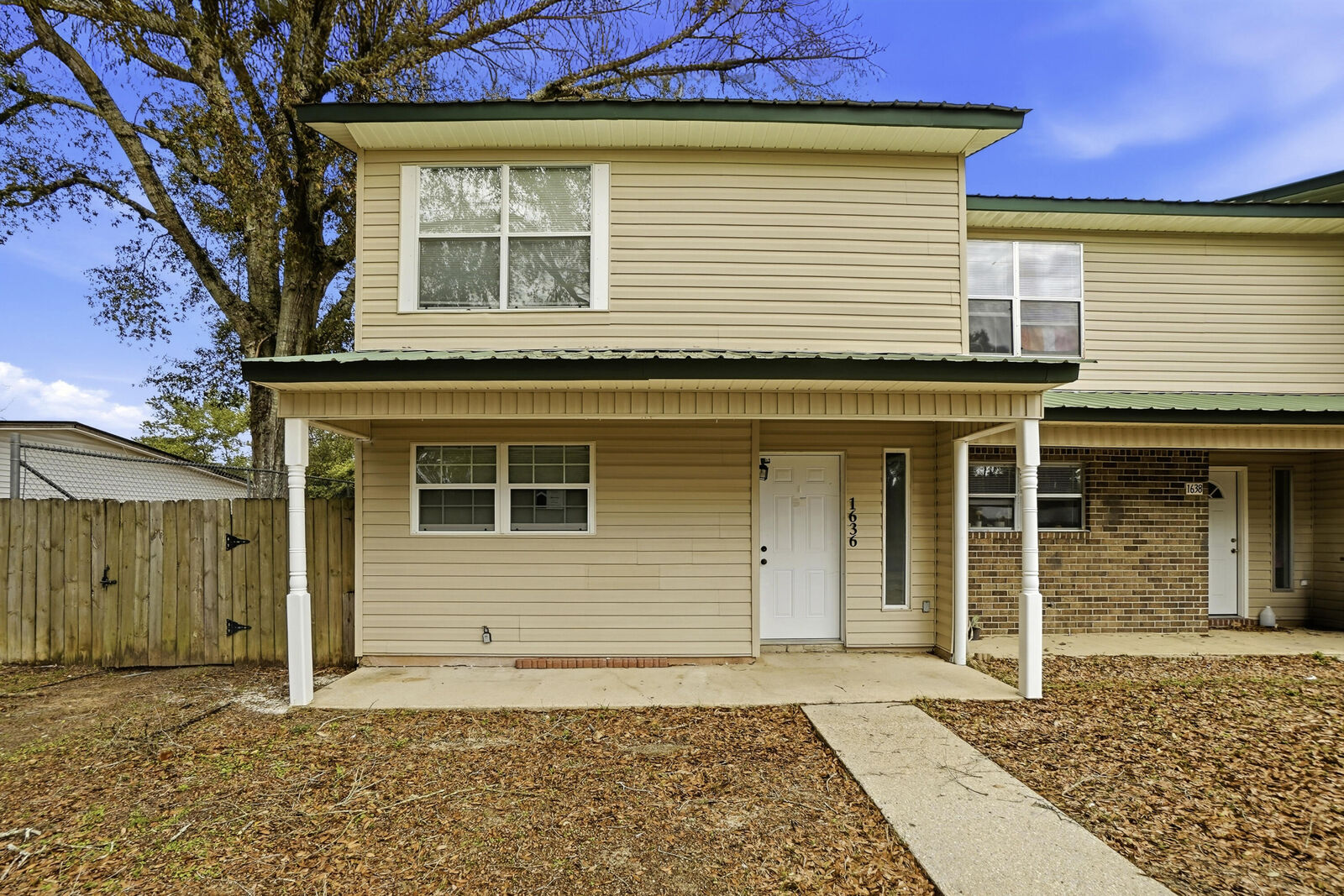 Property Photo:  1636 E 1st Avenue  FL 32539 