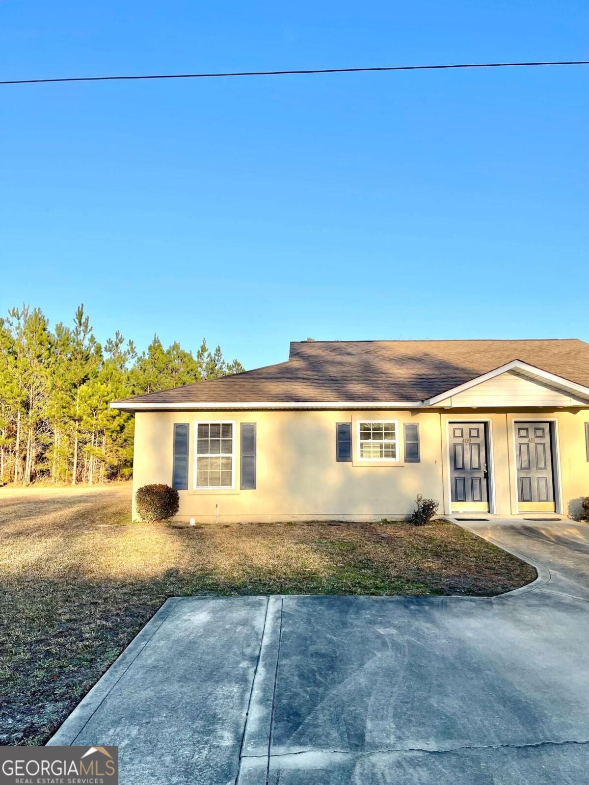 Property Photo:  409 Lawnwood Court  GA 31548 