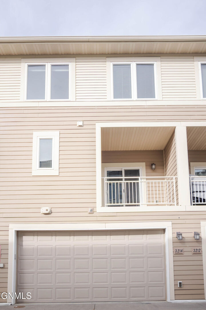 Property Photo:  3214 Kenner Loop  ND 58504 