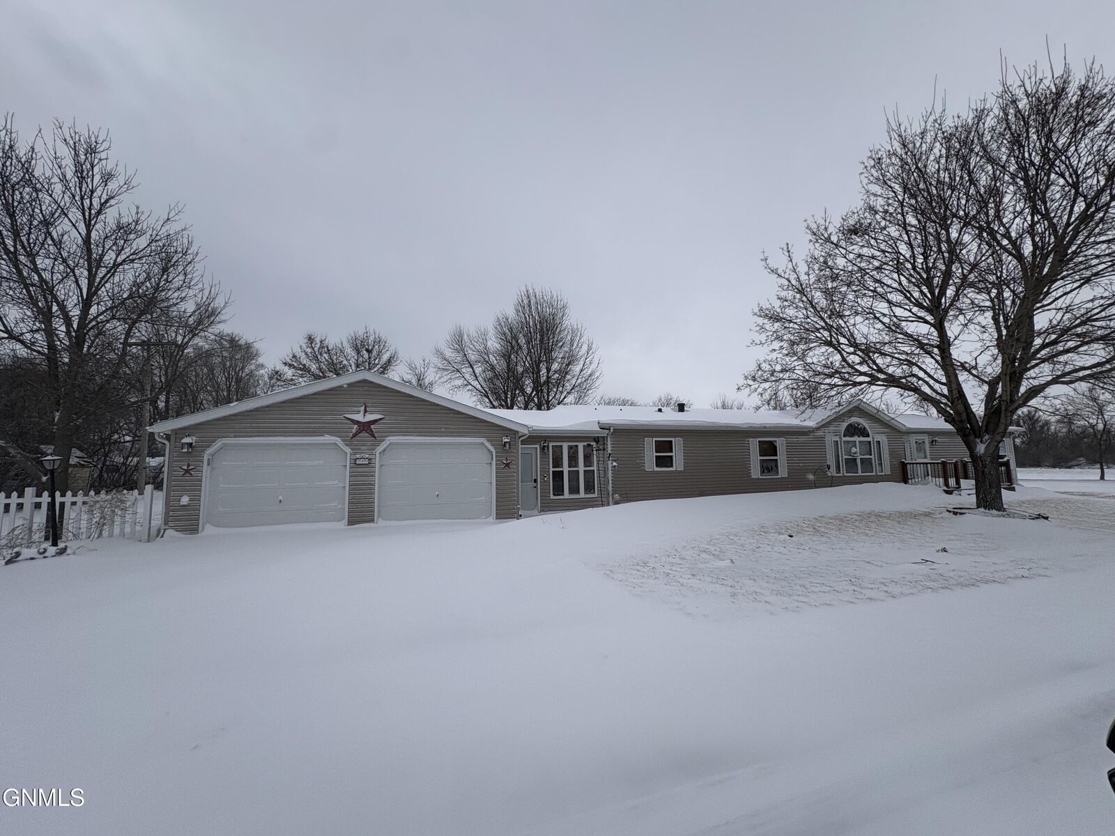 Property Photo: 319 8th Avenue N ND 58436