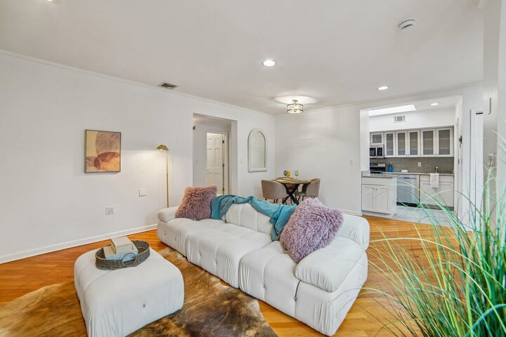 Property Photo:  1108 Hudson St 6B  NJ 07030 