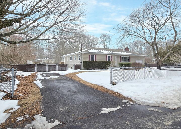 Property Photo: 143 Hawthorne Street NY 11950