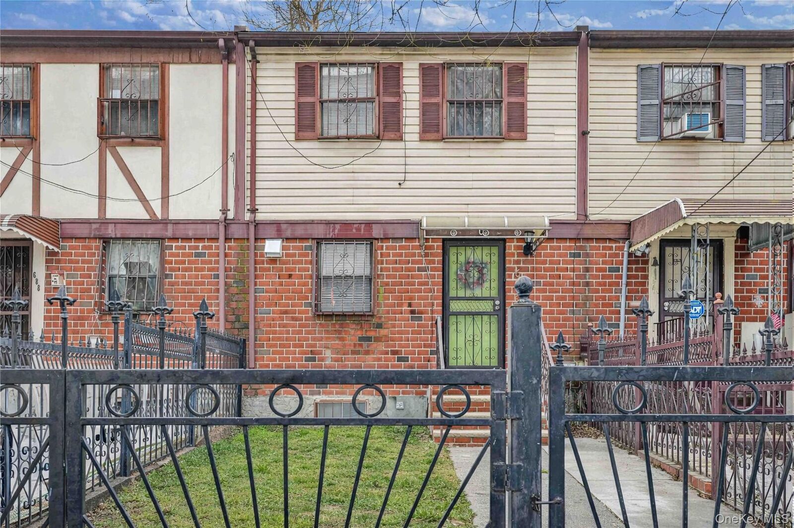 Property Photo:  686 Saint Anns Avenue  NY 10455 