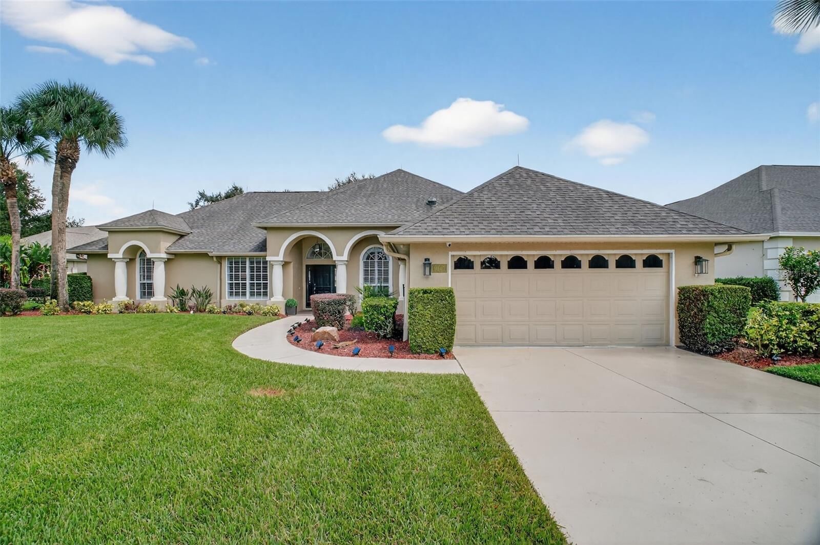 Property Photo:  19147 Park Place Boulevard  FL 32736 
