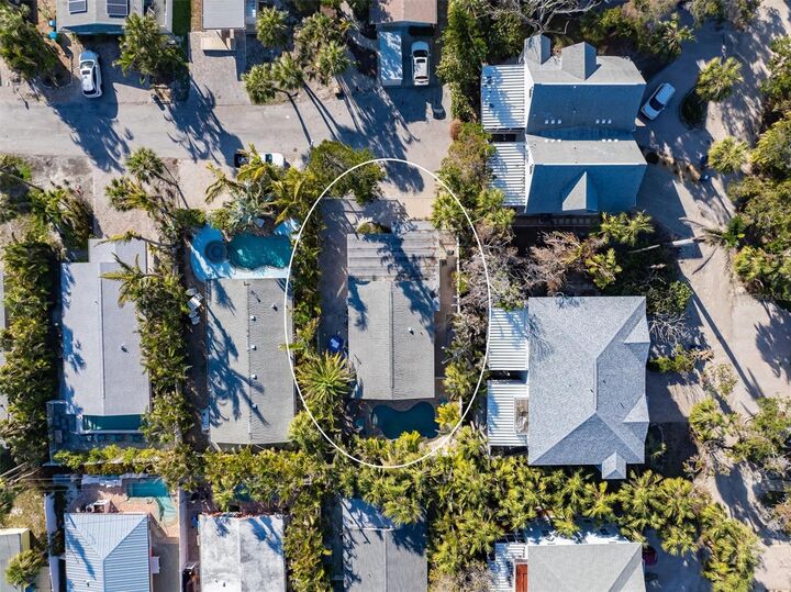 Property Photo: 5807 De Palmas Avenue FL 34217