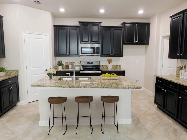 Property Photo: 11723 Winterset Cove Drive FL 33579