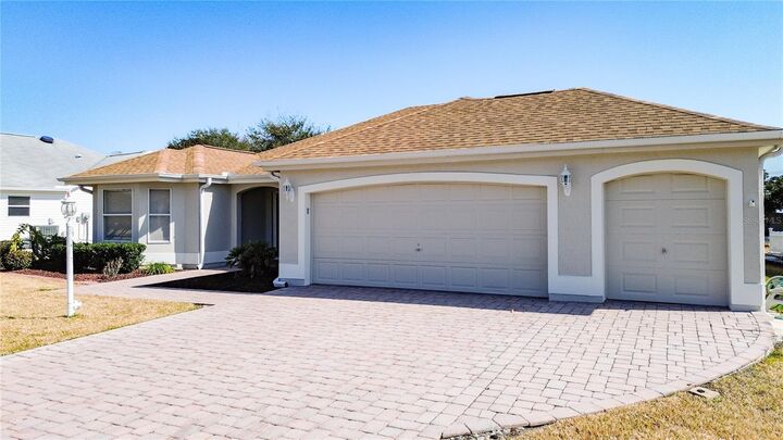 Property Photo:  1109 Saldivar Road  FL 32159 