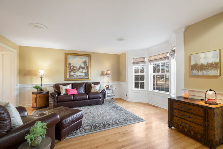 Property Photo:  1310 Mayfair Lane  IL 60030 