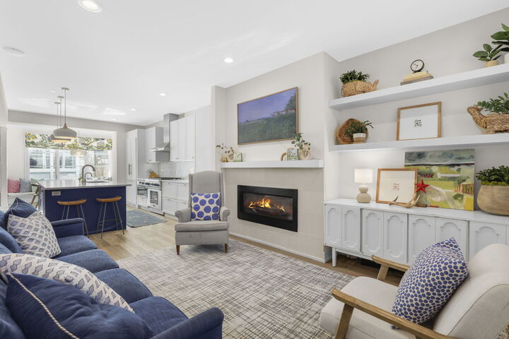 Property Photo:  2037 W McLean Avenue  IL 60647 