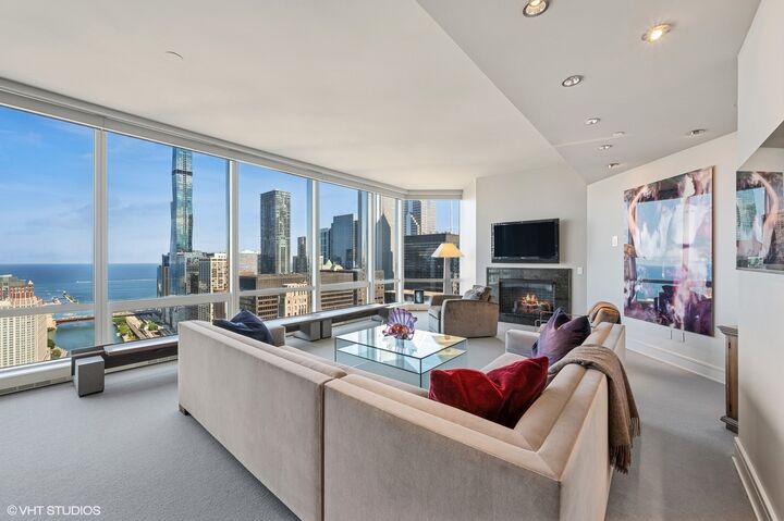 Property Photo: 401 N Wabash Avenue 33K IL 60611