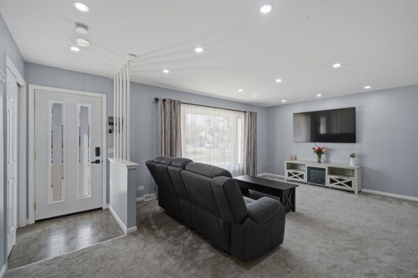 Property Photo:  2469 Parkwood Lane  IL 60018 